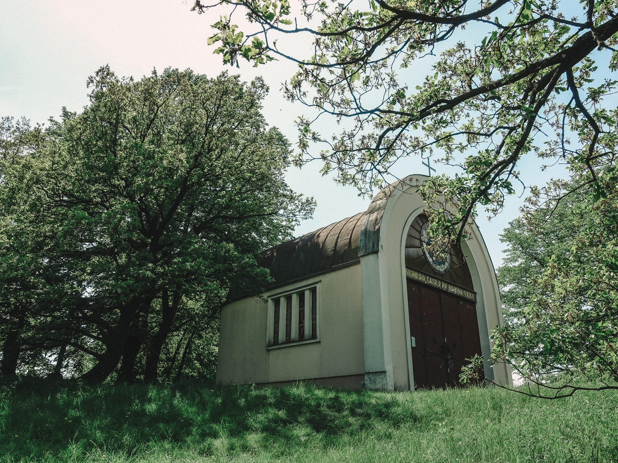 Prechod Bile Karpaty Nalehko 01 1