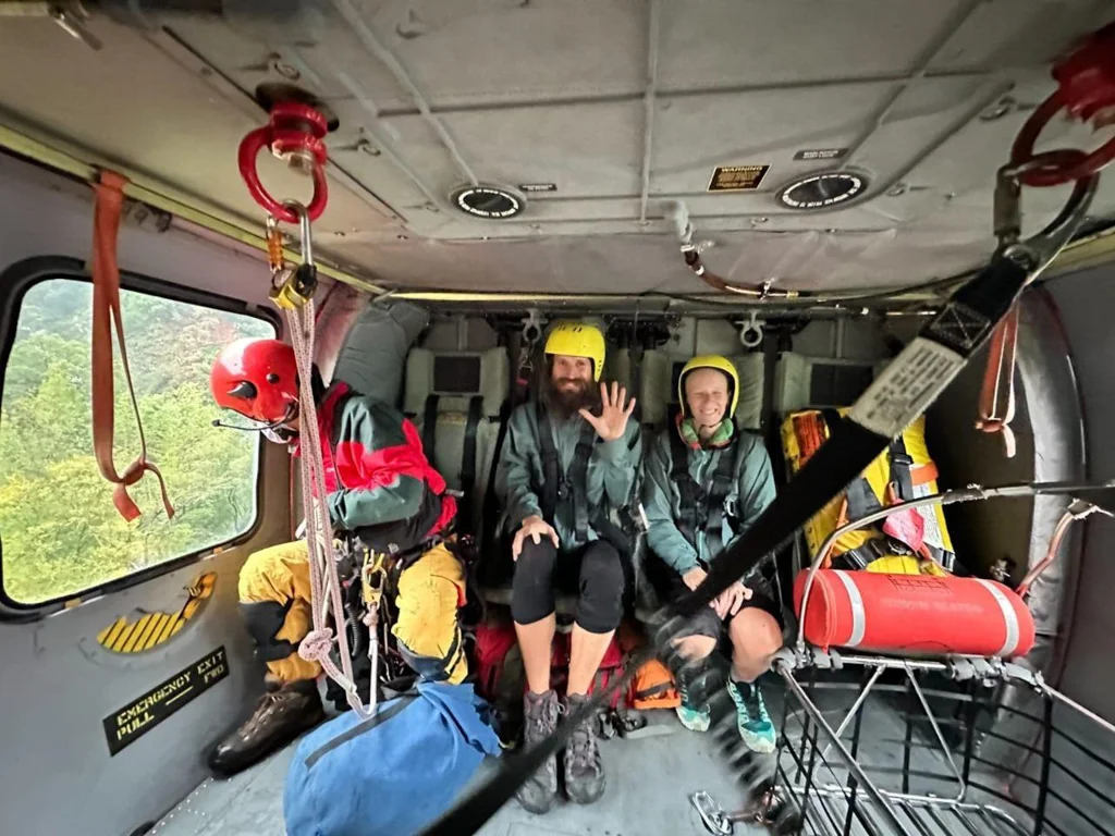 Let zachranou helikopterou