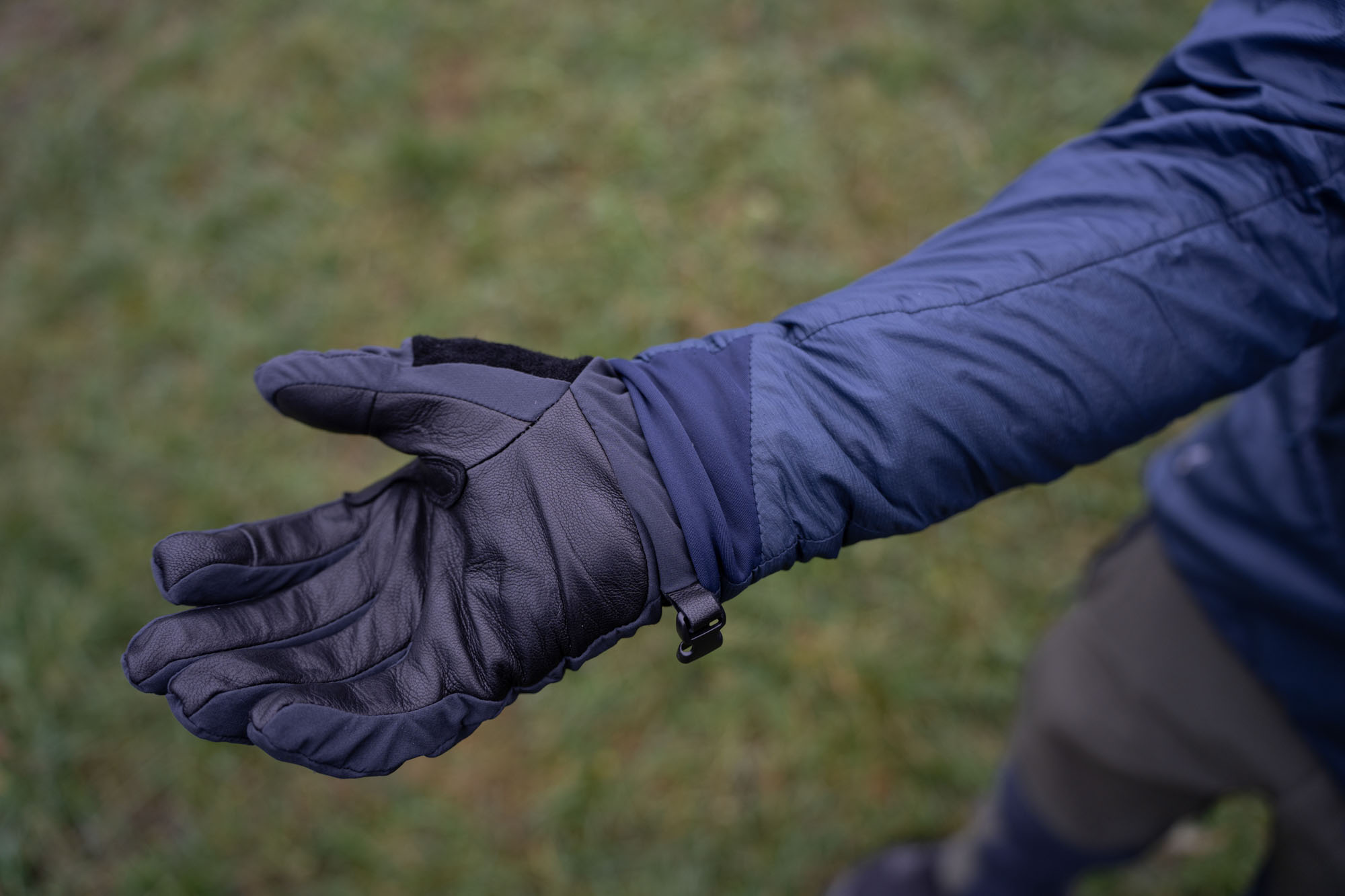 Lesklý větruodolný materiál Pertex Quantum Air na bundě Nalehko