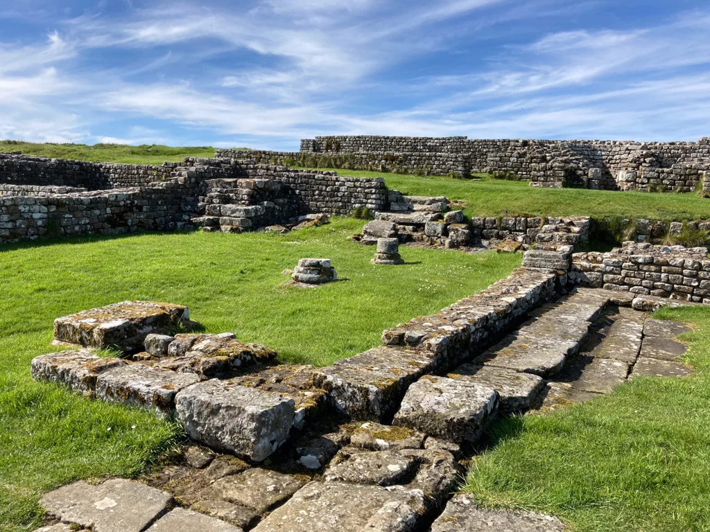 Hadrianuv Val Nalehko Housesteads