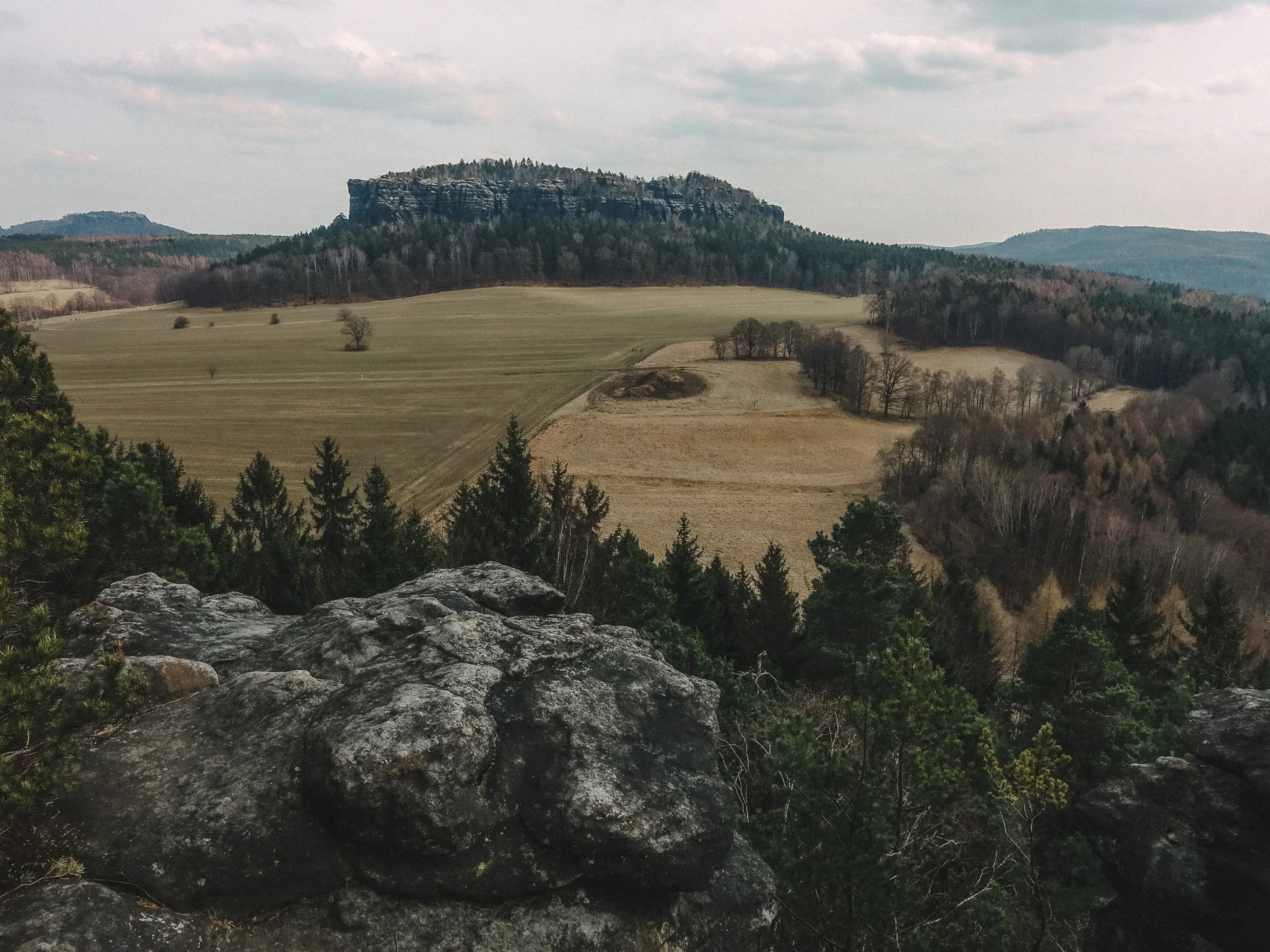 Forsteig Elbsandstein Lesni Stezka Labske Piskovce Nalehko 01 8