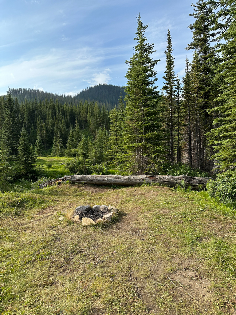 Great Divide Trail Jeden Z Kempu Nadivoko