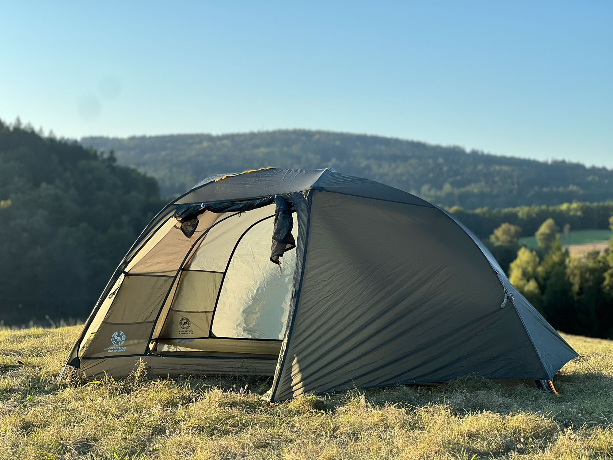 Samonosný ultralehký stan Big Agnes Copper Spur UL2 Bikepack v přírodě