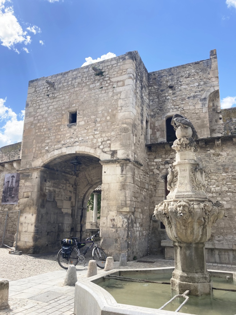 Pernes Les Fontaines